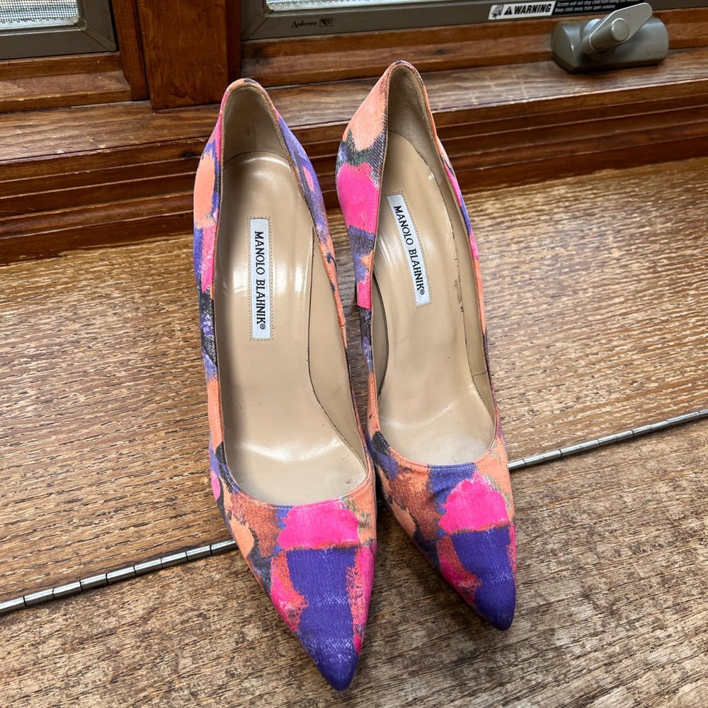 Manolo Blatnik size 41 floral pumps